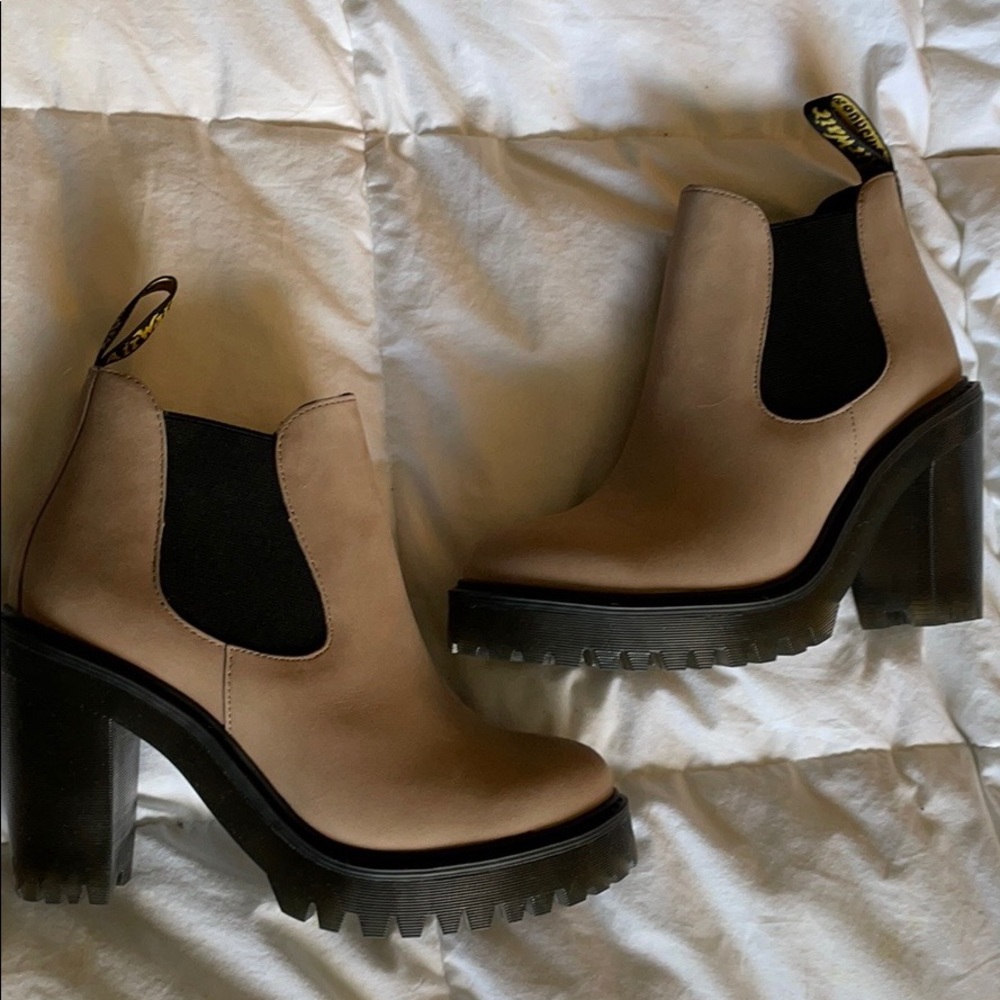 NWOB Dr. Marten’s Hurston Chelsea Boot Suede